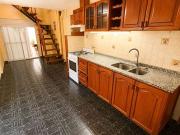 VENTA PH 4 AMB + LOCAL AL FRENTE CASEROS PERMUTA