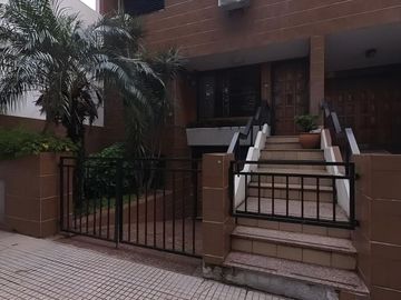VENTA PH 4 AMB FLORES CON COCHERA CUBIERTA 2 AUTOS