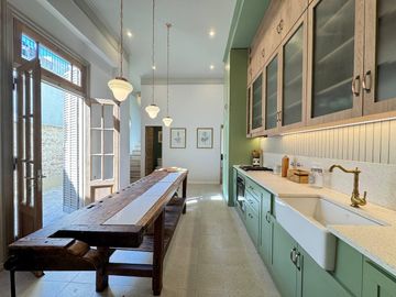 VENTA: casa de 3 dormitorios con patio, terraza y...