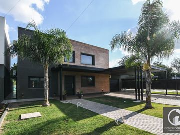 Casa en Venta - 3 Dormitorios - Hostal del Sol - Fisherton