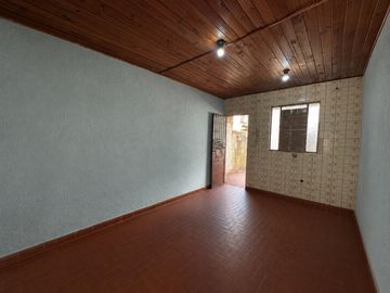 Venta - Casa de dos dormitorios con patio en Zona Norte,...