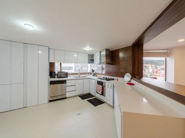 Apartamento en venta de 4 hab. en Santa Barbara Central,...