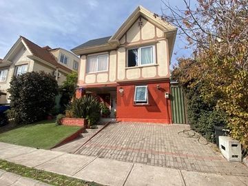 Arriendo Casa 5D/5B en condominio, Peñalolén