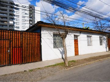 Casa con gran terreno 706 m2 en La Cisterna