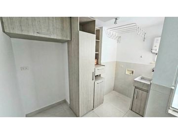 Vendo apto de 2 alcobas mas estudio sector Loma de los...