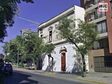 Gran Casona con Potencial Comercial en Barrio Universitario
