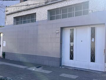 VENTA Depósito en importante lote en Bahía Blanca