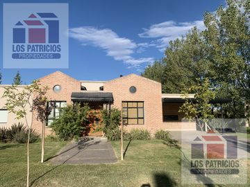 Alquiler Casa Nivel Gerencial en Barrio Privado Los...