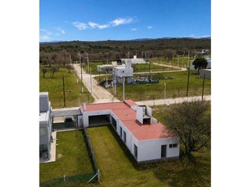 CASA DE DISEÑO 3 DORMITORIOS EN VENTA EN TEJAS 4...