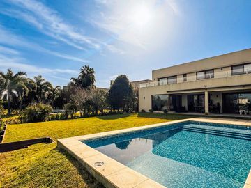 Alquiler AMOBLADO | CASA A LA LAGUNA | 5 AMBIENTES...