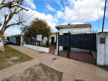 Venta 4 casas en un mismo terreno - Paso Del Rey Centro