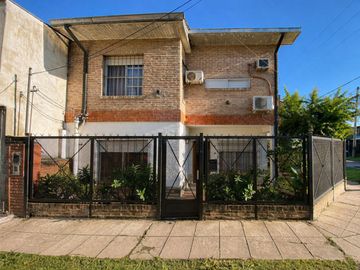VENTA CASA 6 AMB 2 PLANTAS FCIO. VARELA 2 COCHERAS