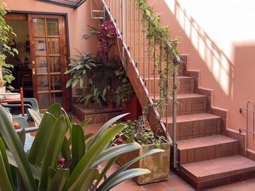 Venta PH Las Cañitas con patio y terraza con cochera...
