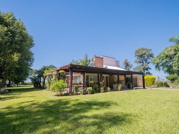 VENTA DE CASA PREMIUM TERREN0 7118 m2 SAUCE VIEJO