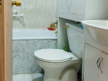 VENDE CASA UBICADA FRENTE AL PARQUE URBANO OASIS