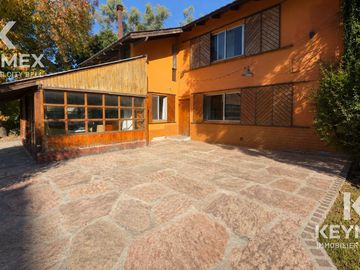 Casa de 2 dormitorios y piscina/pileta en venta en City Bell