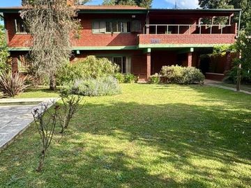 Venta de casa de  5 ambientes-  Los ñanduces - Ingeniero...