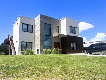 Venta Casa de 6 ambientes en Costa Esmeralda