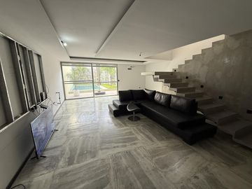 Casa 4 ambientes a estrenar con cochera, piscina y...