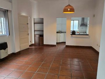 Casa 3 Amb. en Lote Propio y en Esquina