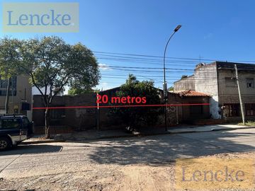 Terreno con proyecto de edificio para oficinas, doble...
