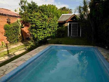 Casa 5 Ambientes con Garaje en Bernal en Venta