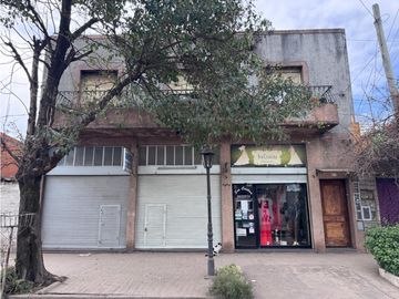 3 LOCALES CON VIVIENDA. ZONA COMERCIAL EN VENTA....