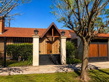 Chalet  Venta Ituzaingo Norte 5 Amb. - Quincho, Suite...