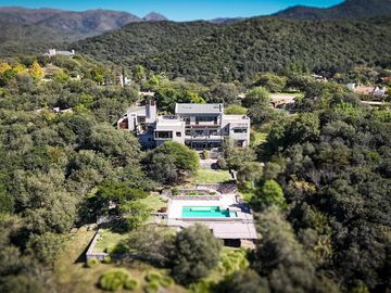 Casa en venta 4 Dormitorios en Corral de Barrancas Jerarquía