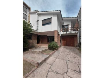 Casa pleno Centro. Apto para hacer 3.dptos. Sin Ampliación.