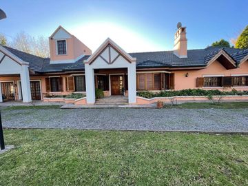 VENTA CASA 4AMB PILETA COUNTRY PARQUE LAS NACIONES
