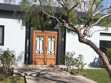 Venta Casa moderna c/pileta y parrila - Barrio San...