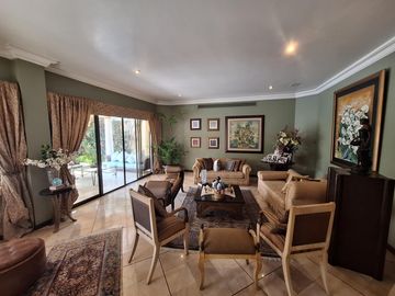 Casa en Venta de 4 Dormitorios con piscina y vista al...