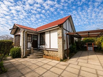 Casa en venta estilo Cottage a pasos de la playa Algarrobo