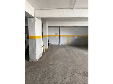 OPORTUNIDAD !!! VENTA DE COCHERA 1er Piso, CATAMARCA Y...