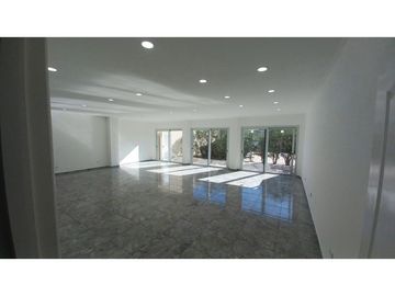Local comercial en Alquiler por 24 meses. Cel 223542----