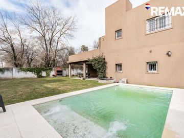 Venta casa con piscina en Ezeiza sin expensas