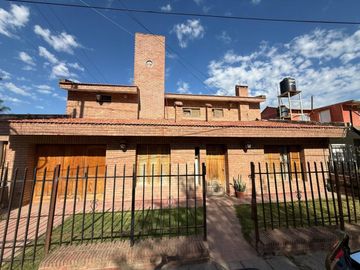 ALQUILER CASA 4 DORM BARRIO NORTE JUAREZ CELMAN