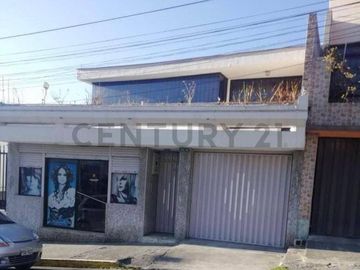 En venta casa con local comercial (Cotocollao)