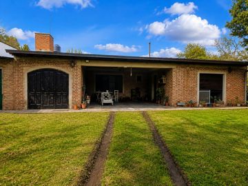 VENTA CASA DE 4 AMBIENTES CON PARQUE. CHASCOMÚS.