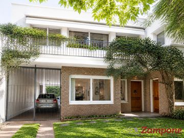 Casa en Venta en San Isidro de Libertador al rio, 4...