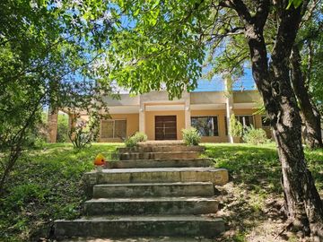 Casa De Campo En Venta, Camino Del Pelegrino 5 Ambientes