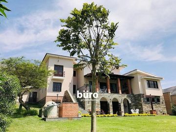 ENCANTADORA CASA DE CAMPO EN VENTA EN PACHACAMAC 5 DORM...