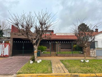 Casa 3 ambientes en  Venta en  Lomas Apta Crédito