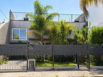 VENTA GRAN CASA  330 m2, lo mejor de José L.Suarez
