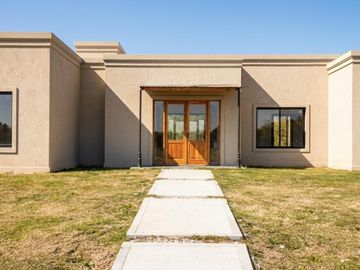 Casa en venta de 4 ambientes en Santa Ines, Lujan, PBA
