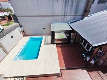 Venta Imponente Casa 7 AMB Bernal Quincho Pileta