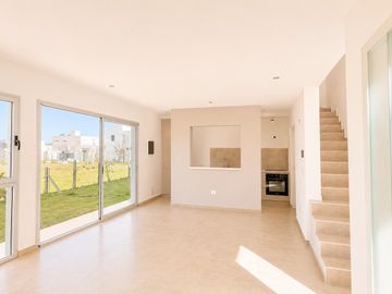VENTA - DUPLEX 2 DORM EN COMPLEJO CERRADO A ESTRENAR-...