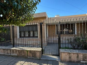 Casa con Departamento en Venta B° Juan XXIII 2 Dorm.