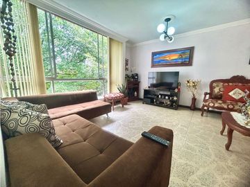 SE VENDE AMPLIO APARTAMENTO EN MANILA POBLADO